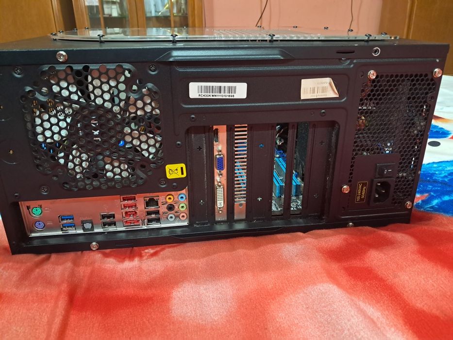 Vand unitate I7 windows nou