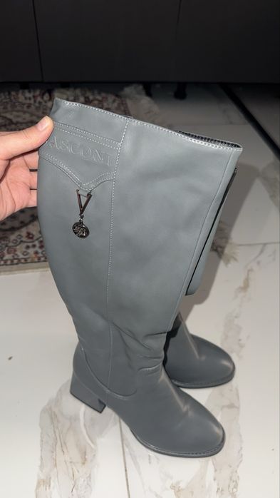 Продам сапожки новые