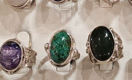 Кольца из серебра с натуральными камнями