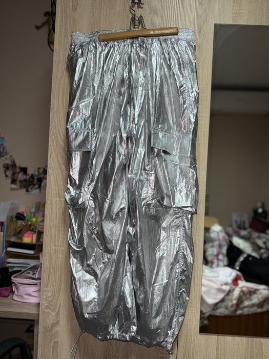 Сив металически сребърен карго панталон, долнище Bershka