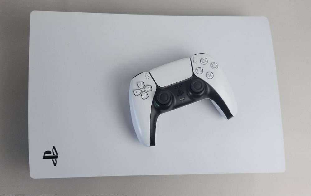 Реновирана конзола Sony Playstation 5 Digital 825GB 1 джойстик