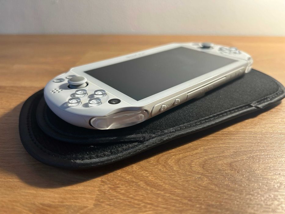 PS Vita Slim White modată — 128GB, stare excelenta