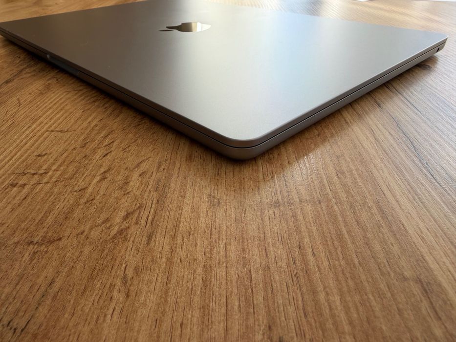 MacBook Air 15" M3 Chip 8-CPU, 10-GPU, 16GB RAM, 256GB SSD В ГАРАНЦИЯ ДО 27.10.2028г.