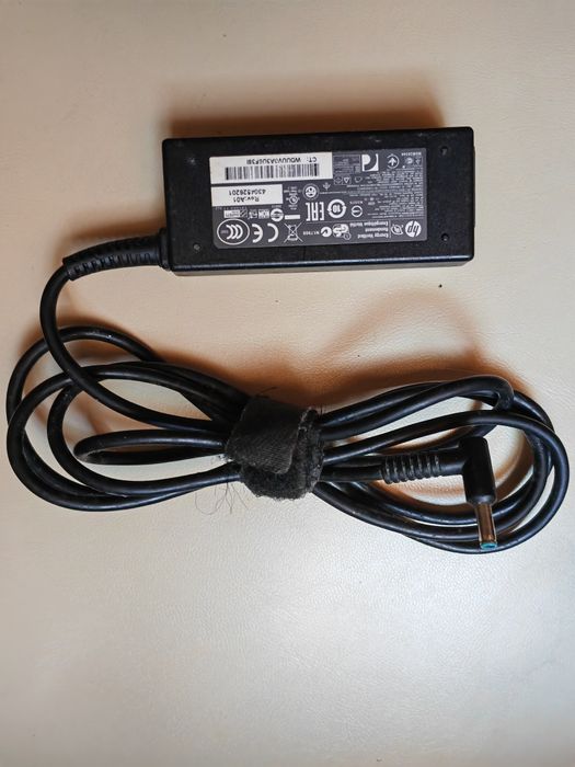 Încărcător HP 45w