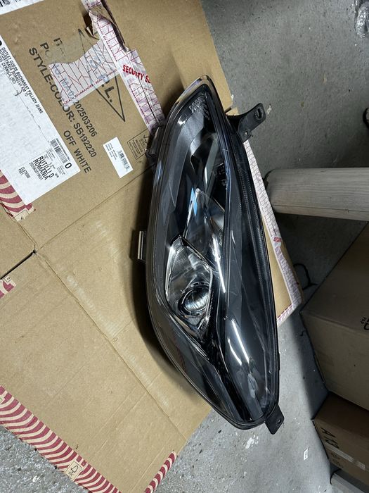 Far stânga led ford fiesta.cod:L1bb-13e015-EH.