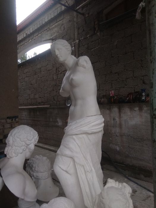 Продаётся скульптура Венера Милосская