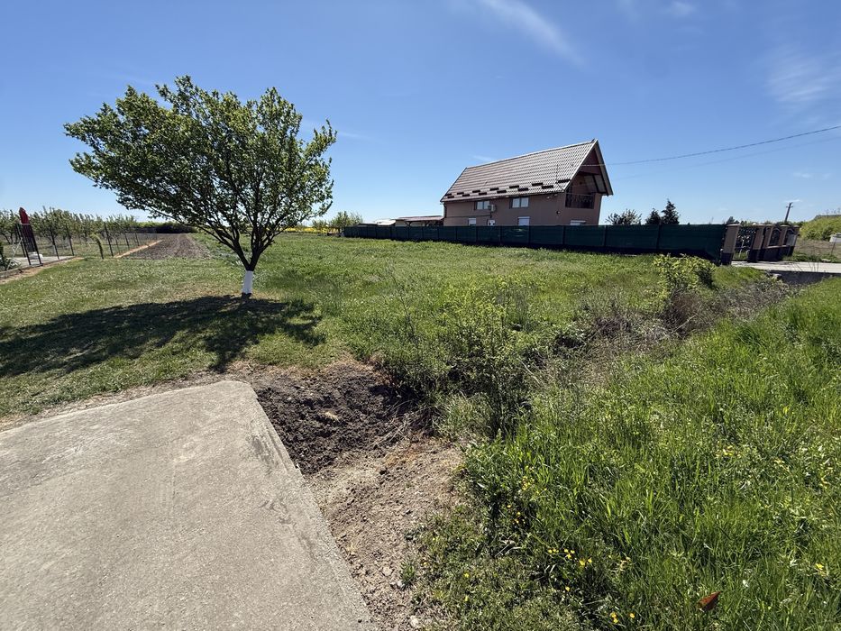 Ofer spre vânzare Teren intravilan 3.000 m2 ( 30 Arii ) în localitatea Vetis