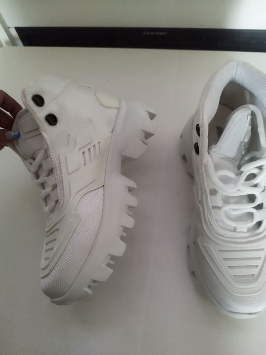 Încălțăminte mărimea 39