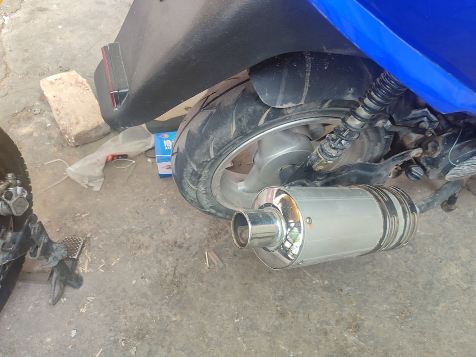 Skuter 80 kubali yurib turibdi