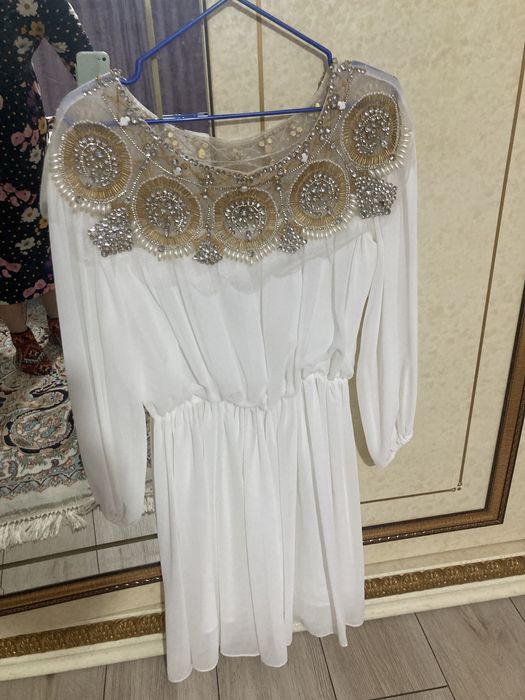 Платья белого света