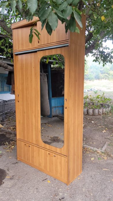 Продам шкаф в коридор