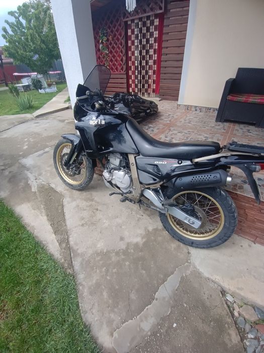 motocicleta aprilia pegaso 650