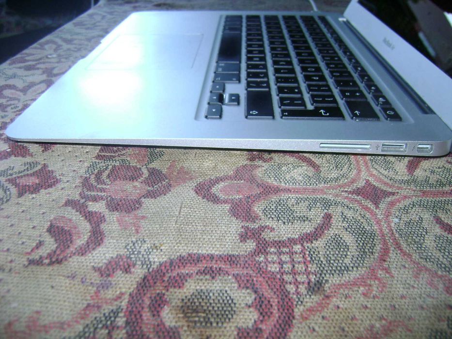Лаптоп MacBook Air A1466 - i5, 4 GB RAM,128 GB SSD, 4 часа батерия, 2014 г