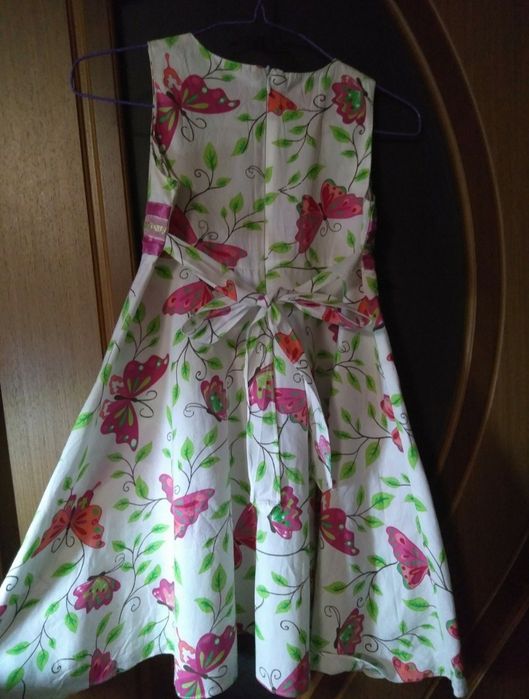 Срочно Продам Платье  на девочку