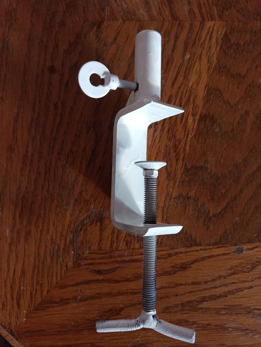 Lampă industrială cu arcuri albă