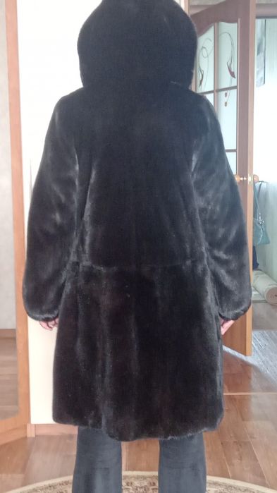Продам норковую шубу.