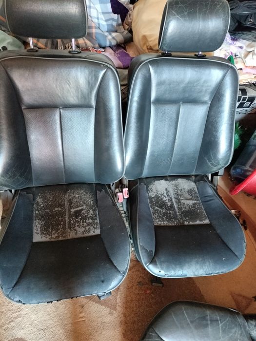 Продам сиденье комплект передние и задний