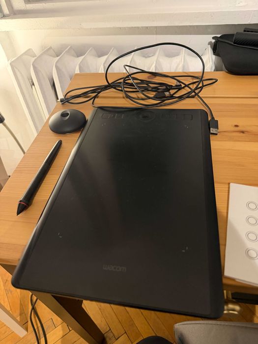Wacom Intuos Pro M PTH-660 графичен таблет