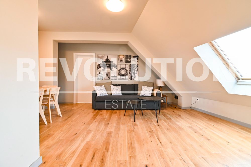 Дава се под наем Тристаен апартамент в София, Младост 4 - 120 кв.м за 900 € - Снимка #1