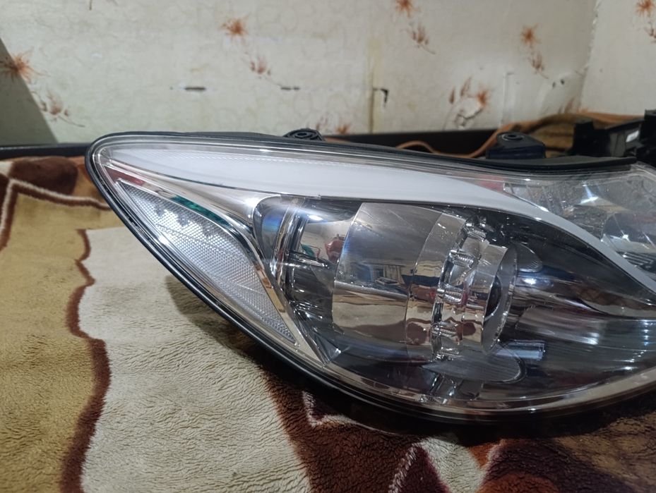 Фара на хундай genesis