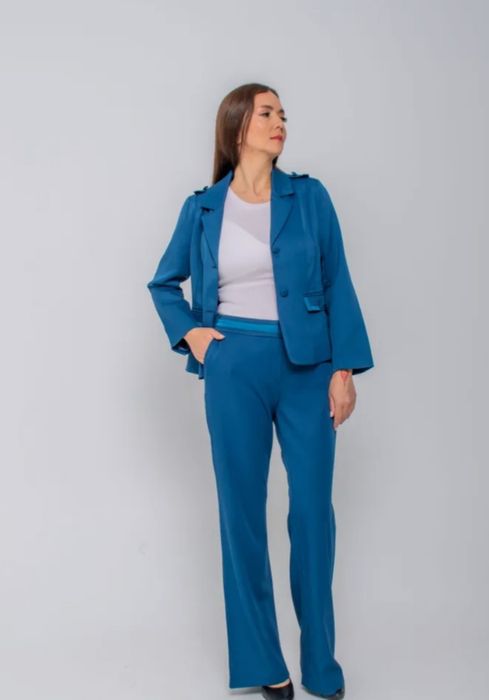 Продам новый женский костюм срочно