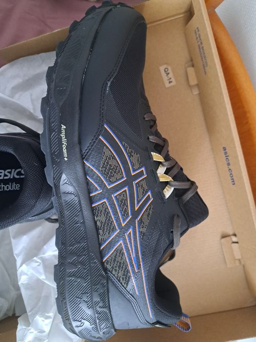 Se vând produs original adidasi Asics nr.47 30 impecabil.