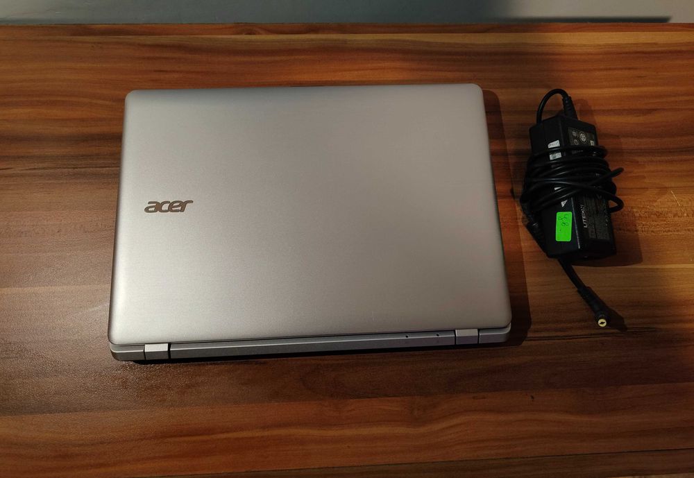 Компактен лаптоп Acer E3-112 | Бърз с ChromeOS Flex | Идеален за вкъщи