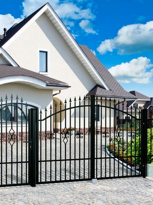 Garduri și porți din fer forjat din șipcă metalică