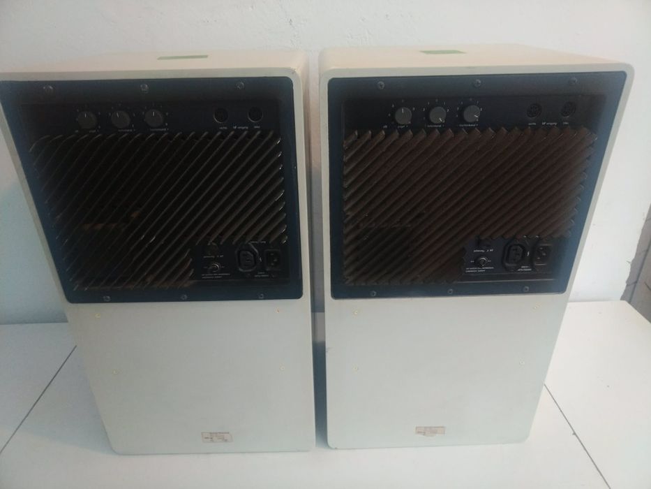 BRAUN LV 720 – Качествени активни тонколони. Производство – 1974 – 1976 г. при цена – 1990 DM. 
Производство WEST GERMANY 
Снимъл съм забележките по к