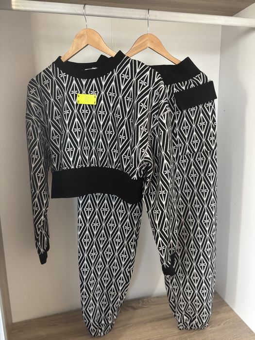 Наличен Дамски екип