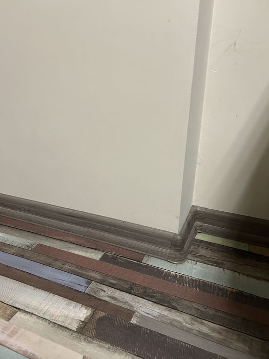 Ламиниран паркет Egger 13кв + 16м первази цветен коктейл 7мм