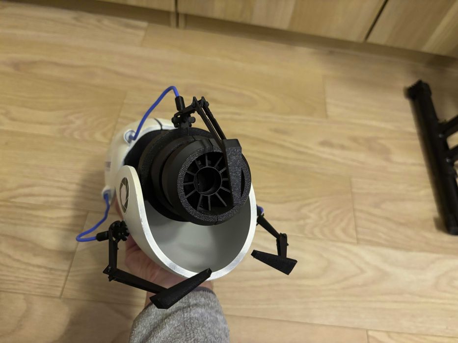 Portal Gun – o arma de colectie pentru iubitorii jocului Portal