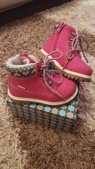 Продам детскую обувь