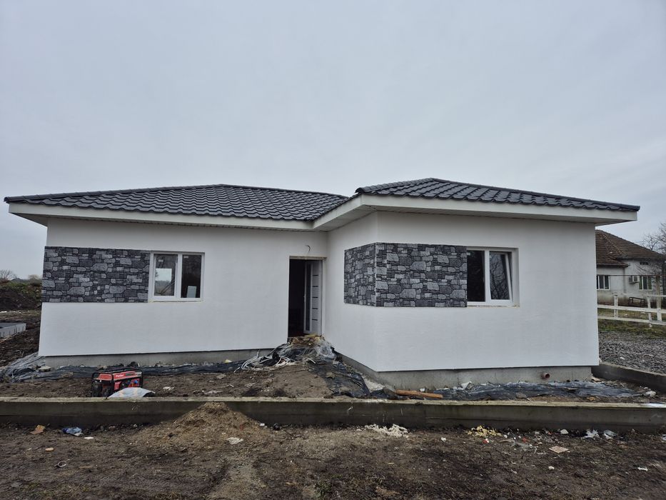 Vand casa p 90 mp teren 300 mp Loc Madaras