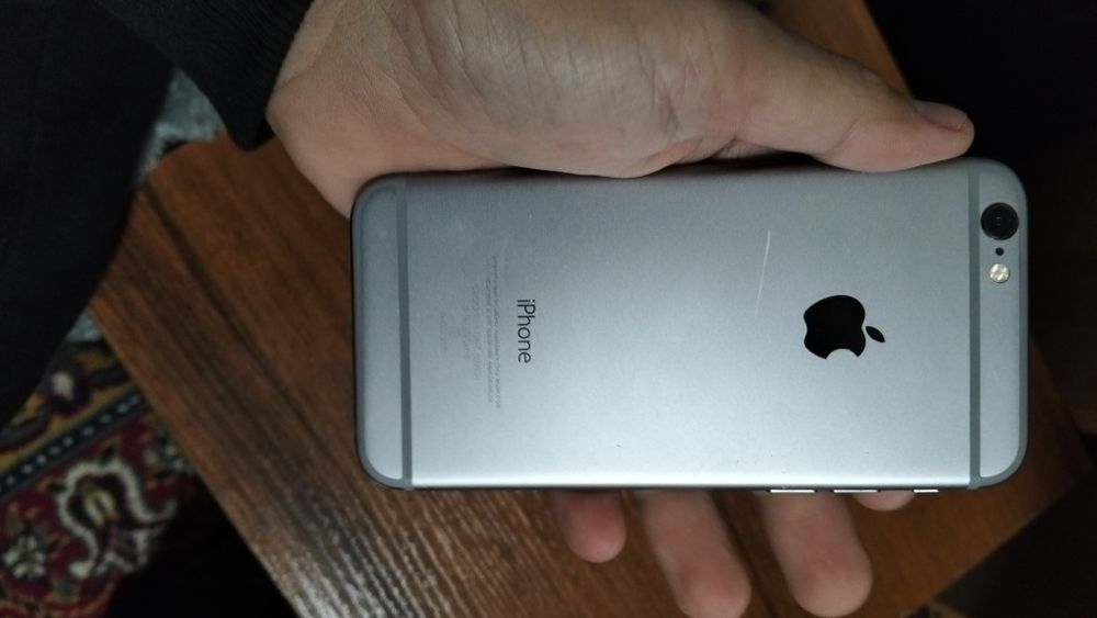 Продаю айфон на запчасти