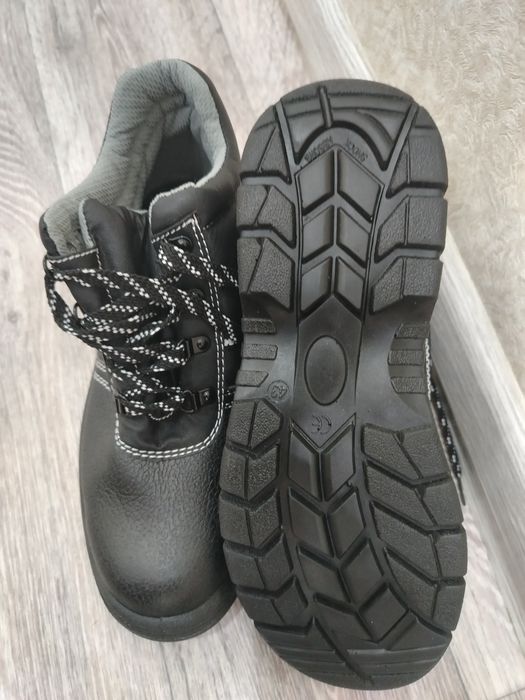 Продам спец обувь ботинка 10 тыс