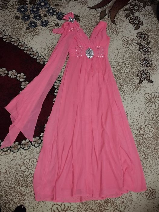 Вечерние платья.