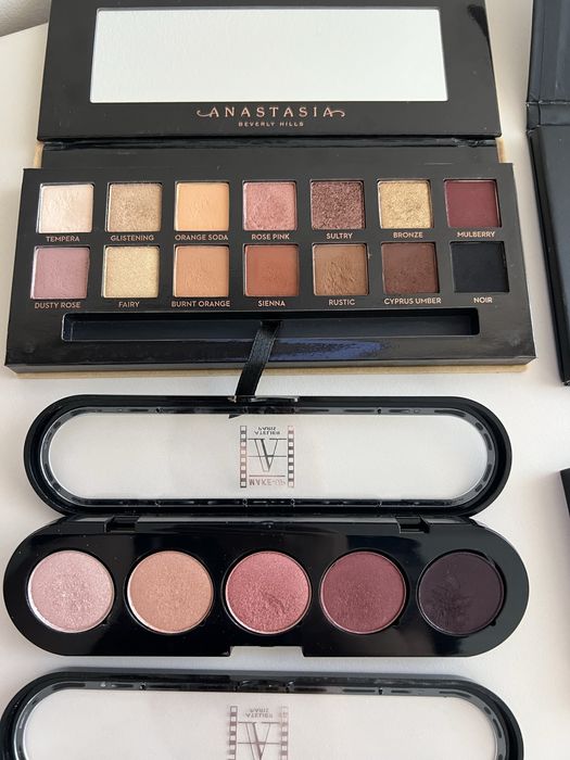 Palete cu farduri de pleoape