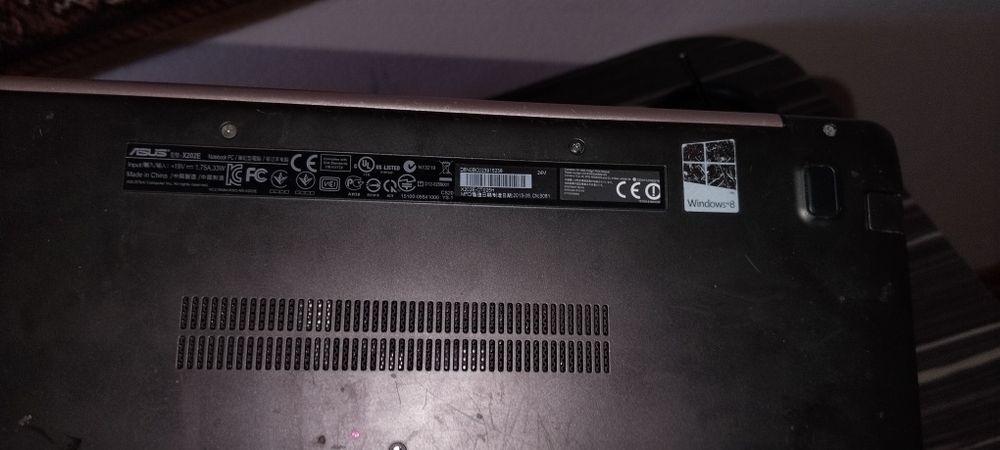 ASUS X200E / X202E