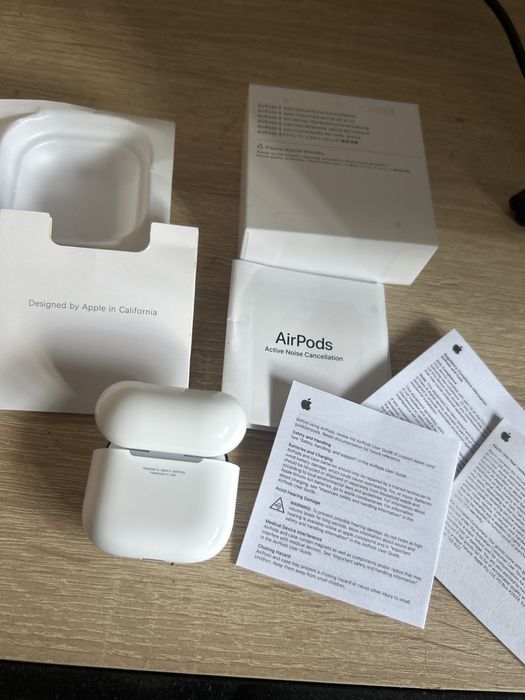 AirPods 4 Noi/Sigilate