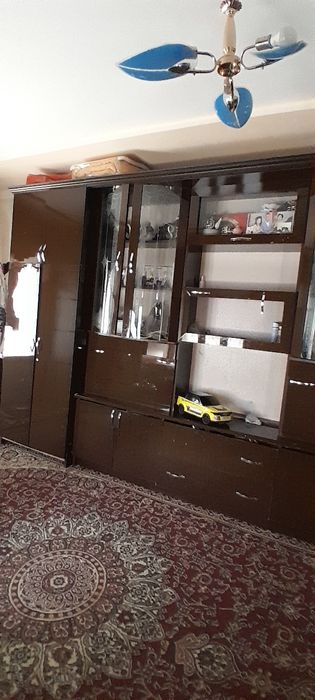 Стенка б/у сотилади