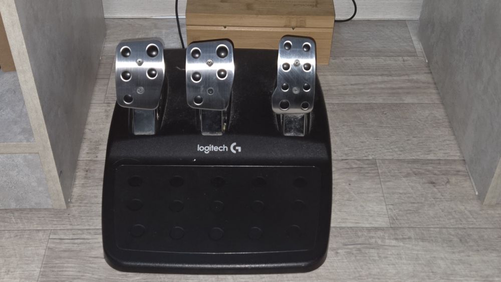 Продам Logitech g29