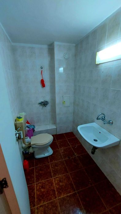 Дава се под наем Тристаен апартамент в Бургас, Възраждане - 77 кв.м за 306 € - Снимка #3