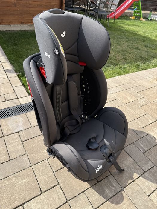 Vand scaun de masina joie utilizat