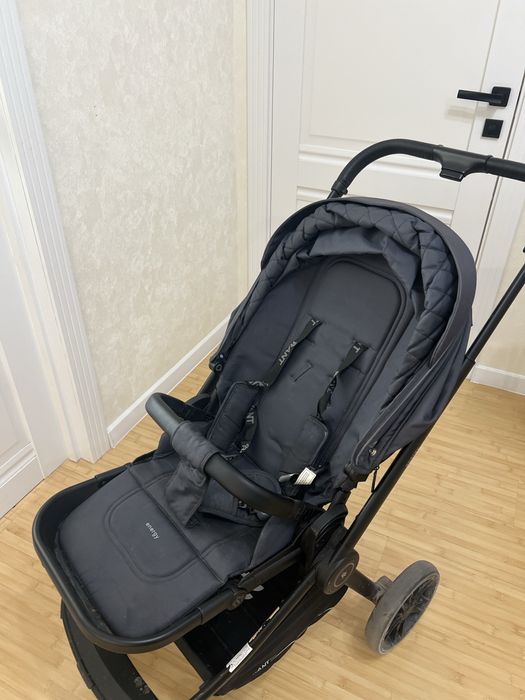 Продам детскую коляску 2 в 1