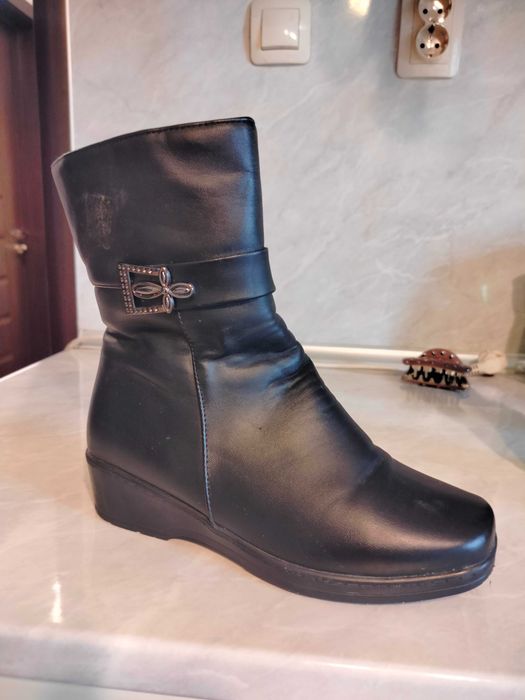 Черни зимни боти