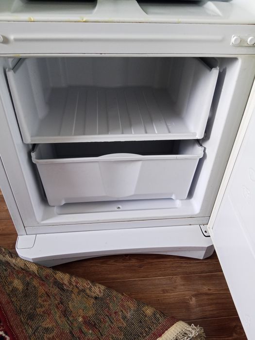 Продаётся холодильник indesit