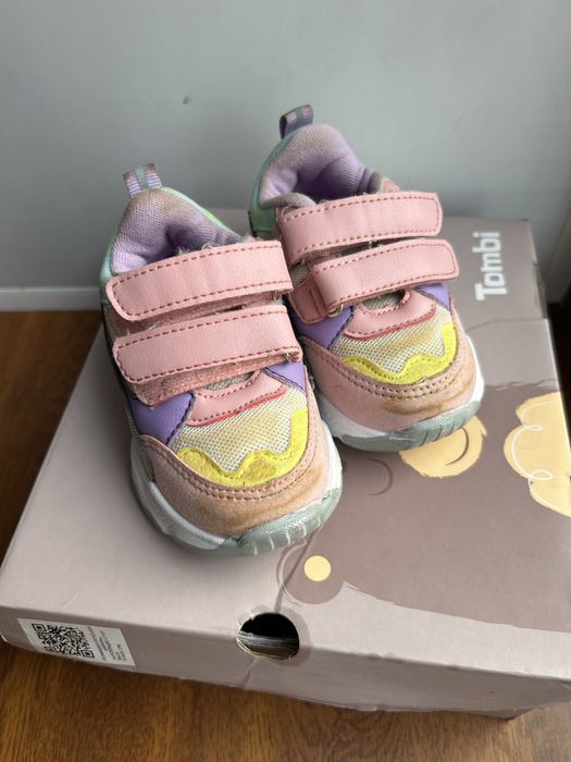 Детские кроссовки