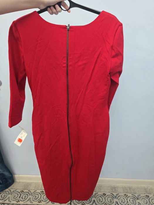 Продаётся коктейльное красное платье