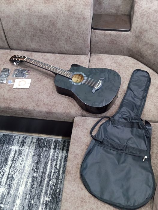 Продам гитару 37 000